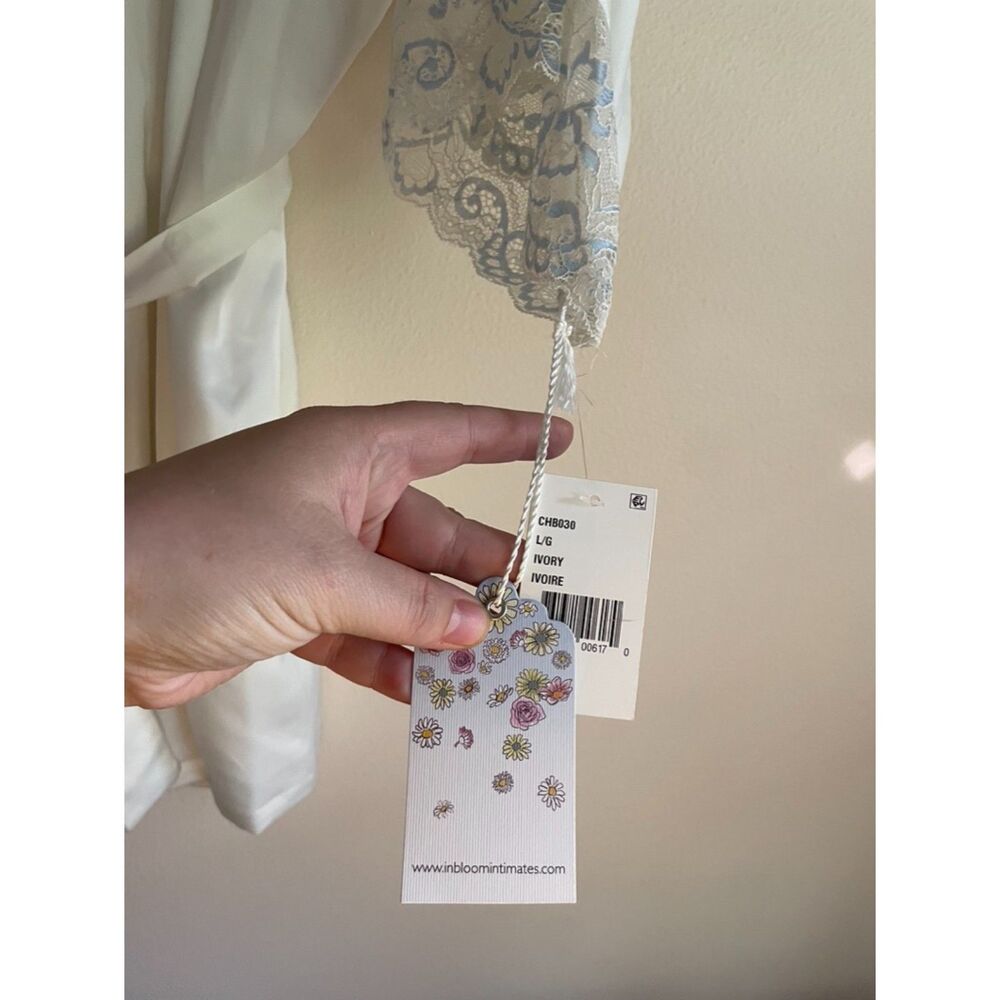 NWT In Bloom Intimates Mrs. Robe - Picture 7 of 7